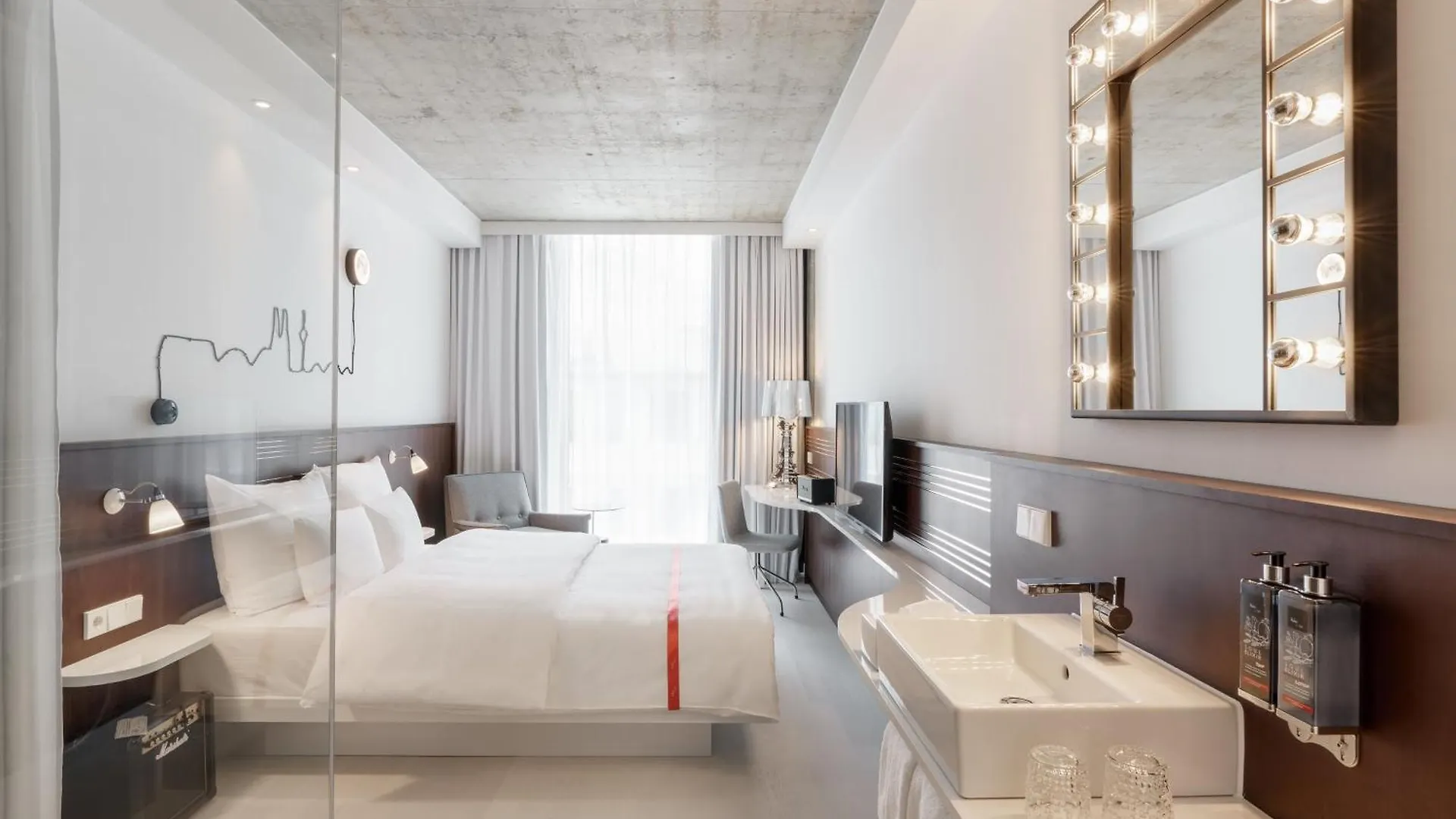 Ruby Ella Hotel ケルン 4*,