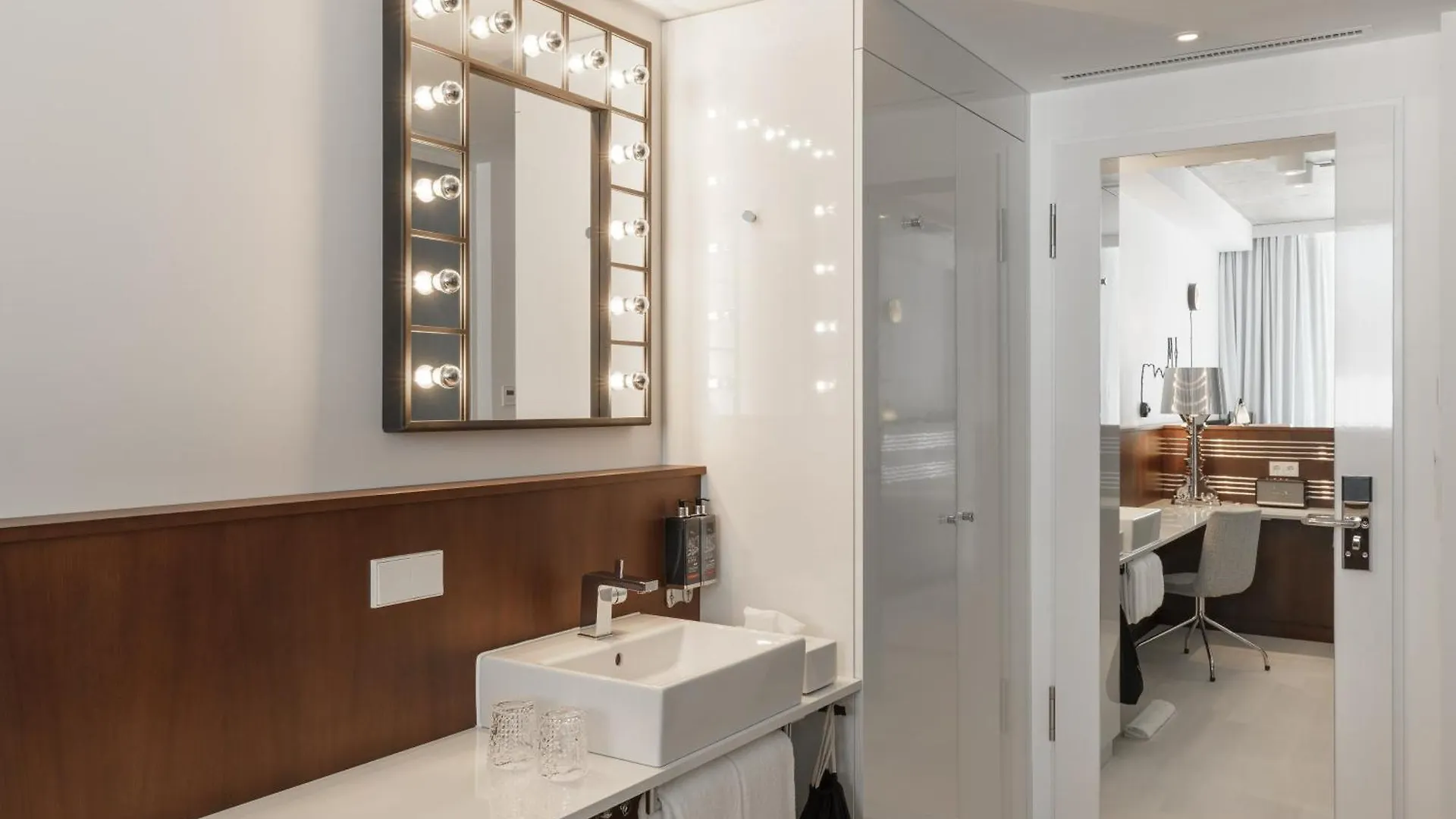 Ruby Ella Hotel Cologne